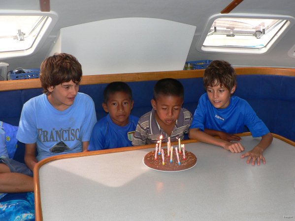 75- Johan fete ses 9 ans avec Darwin Romain et Bastien 
